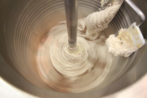 Pourquoi acheter une machine à glace personnelle ?  Chocolate Mayonnaise Cake machine a glace lappareil ideal pour preparer glaces et sorbets